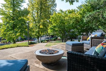 Outdoor fire pit